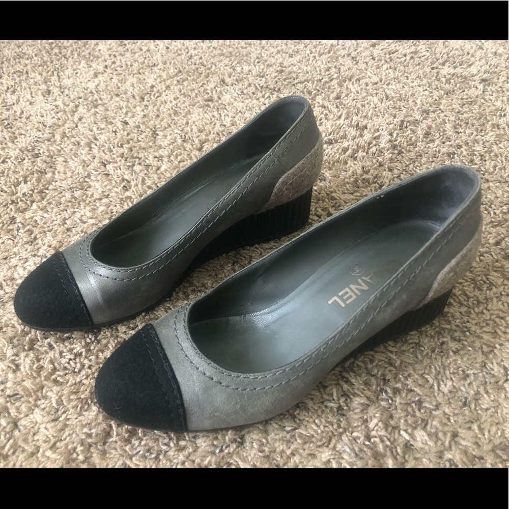 Chanel CC grey/black cap toe wedges